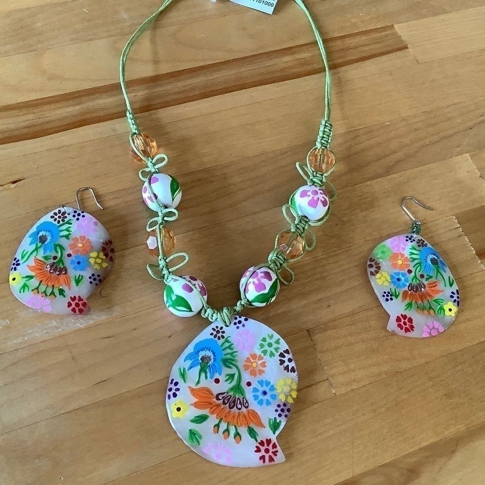 NWT JEWELRY SET NECKLACE/EARRINGS HAND PAINTED MOTHER OF PEARL​
